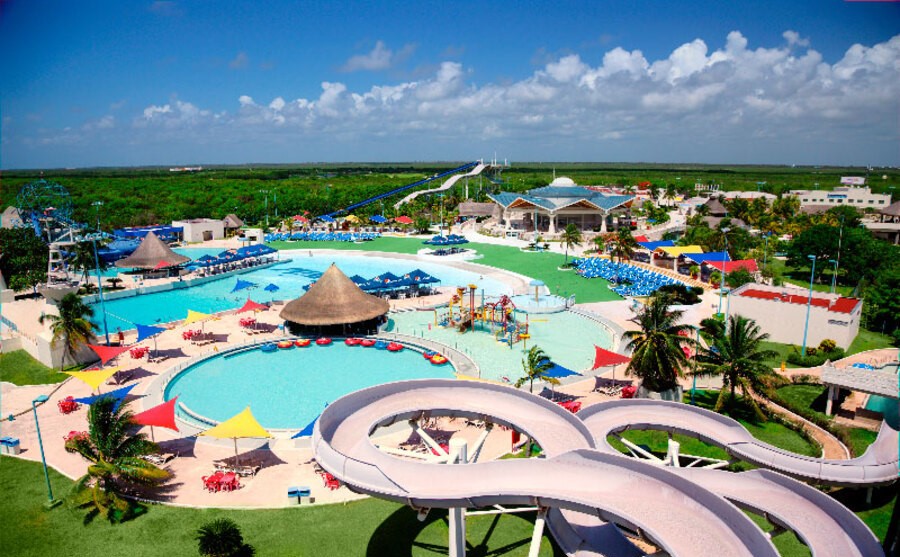 Dolphinaris en Ventura Park Cancún, Experiencia de nadar con delfines